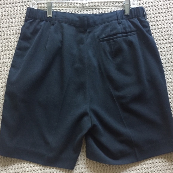 Women's Black Golf Shorts by Cutter and Buck Sz 10 - Picture 2 of 2